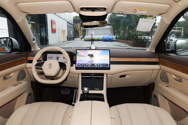 Аналог Toyota Highlander от Huawei с запасом хода 1300 км произвёл настоящий фурор: оформлено 100 000 оплаченных заказов на Aito M7