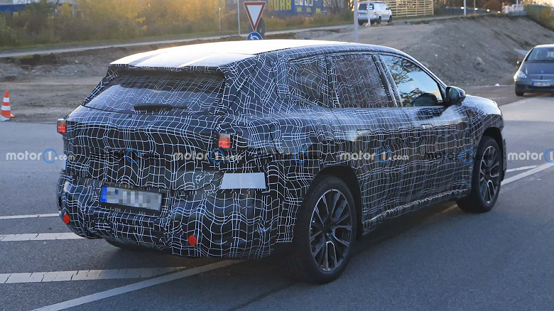 Это первый BMW на архитектуре Neue Klasse. Появились живые фотографии новинки