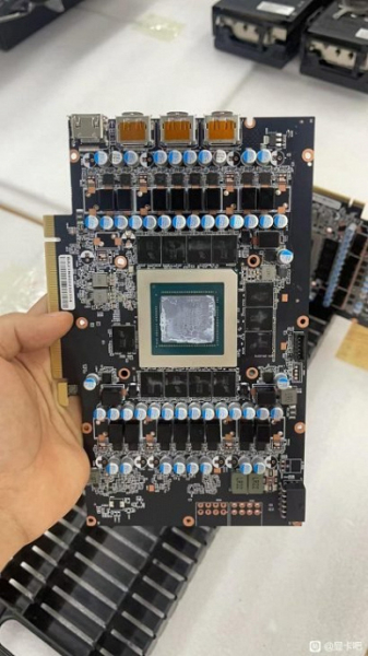 Китайцы массово скупают GeForce RTX 4090 и делают из них «монстров Франкенштейна». Они перепаивают чипы на другую плату