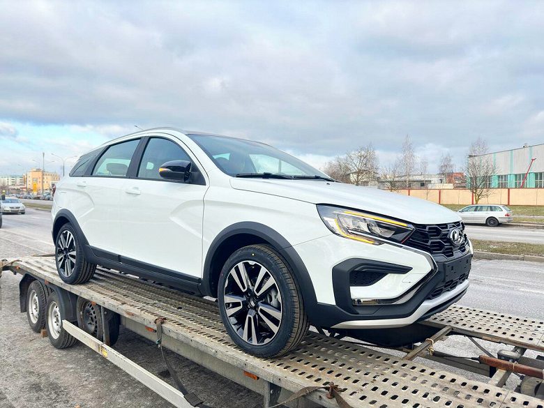 Новые Lada Vesta NG привезли в Белоруссию: какие машины и по каким ценам предлагают нашим соседям