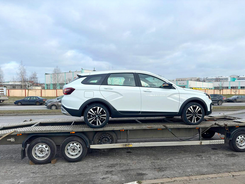 Новые Lada Vesta NG привезли в Белоруссию: какие машины и по каким ценам предлагают нашим соседям