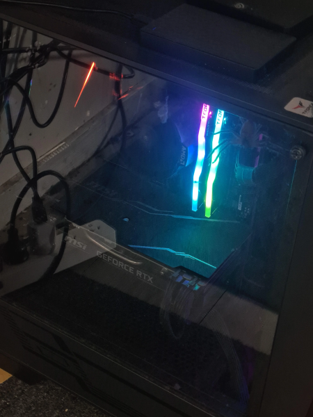 A gamer discovered a giant spider in his PC. They suggested kicking him out by running Cyberpunk 2077 with tracing and warming up the PC