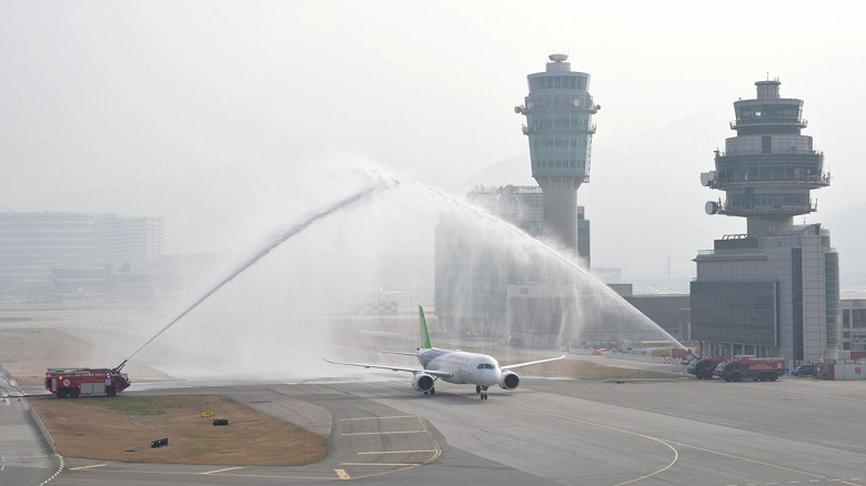 Китайские пассажирские лайнеры COMAC C919 и ARJ21 впервые покинули пределы материкового Китая, но улетели недалеко