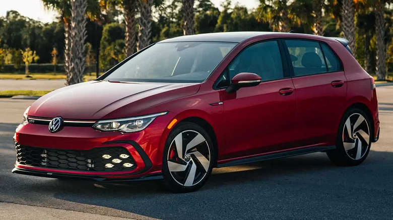 Это Volkswagen Golf GTI 2025 года. Изображения новинки «забыли» в информационно-развлекательной системе выставочного образца