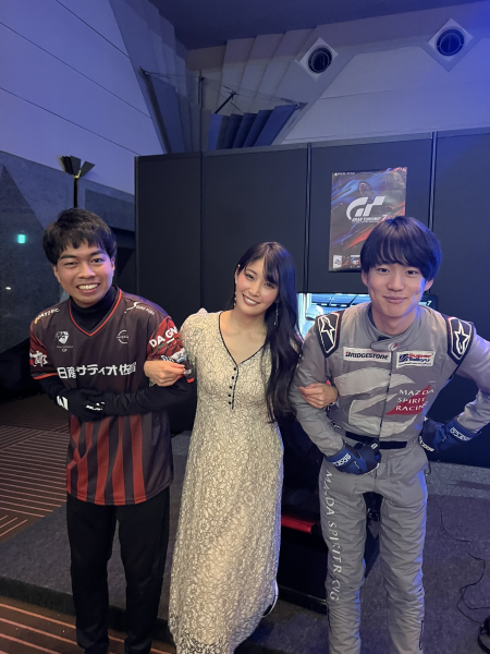 Gran Turismo 7 eSportsmen brought girls to support them during the Japanese tournament