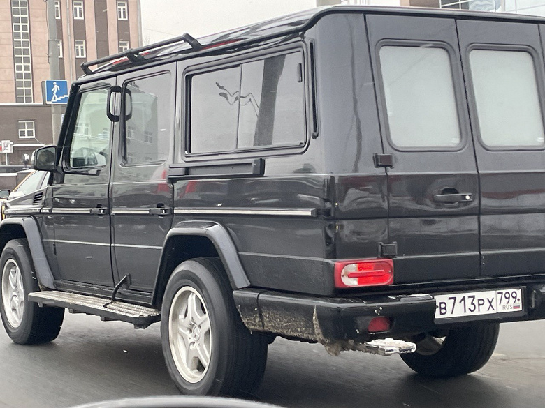 В Москве засняли необычный «Гелендваген Скорпион» со сдвижными дверьми и удлинённым задним свесом: что это за машина?