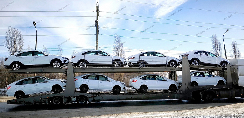 АвтоВАЗ возобновил производство Lada Vesta со всеми опциями