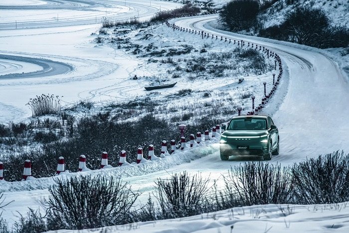 Такие машины точно справятся с нашей зимой. Exeed Exlantix ET замораживали при –30 °C, его аккумулятор помещали в ледяную воду