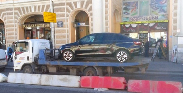 На улицах Москвы и Санкт-Петербурга начали замечать представительские седаны Lada Aura