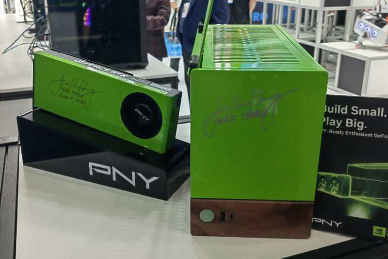 На Computex 2024 CEO NVIDIA Дженсен Хуанг подписал видеокарту PNY RTX 4070 SUPER — она зеленая и подойдет для SFF-Ready