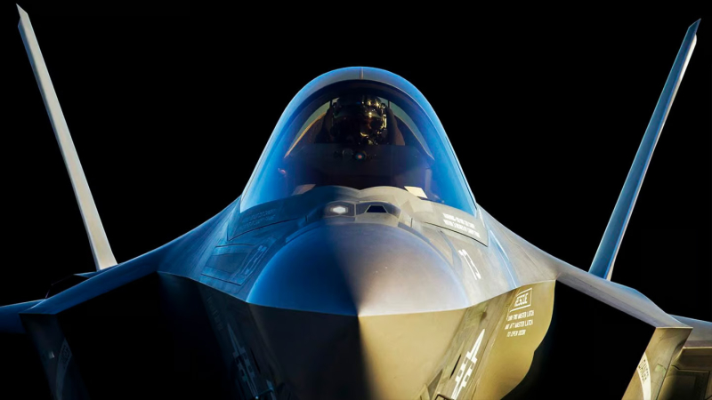 Шлем Collins Aerospace HMDS Gen 3 за $400 000 делает истребитель F-35 «прозрачным» для пилота